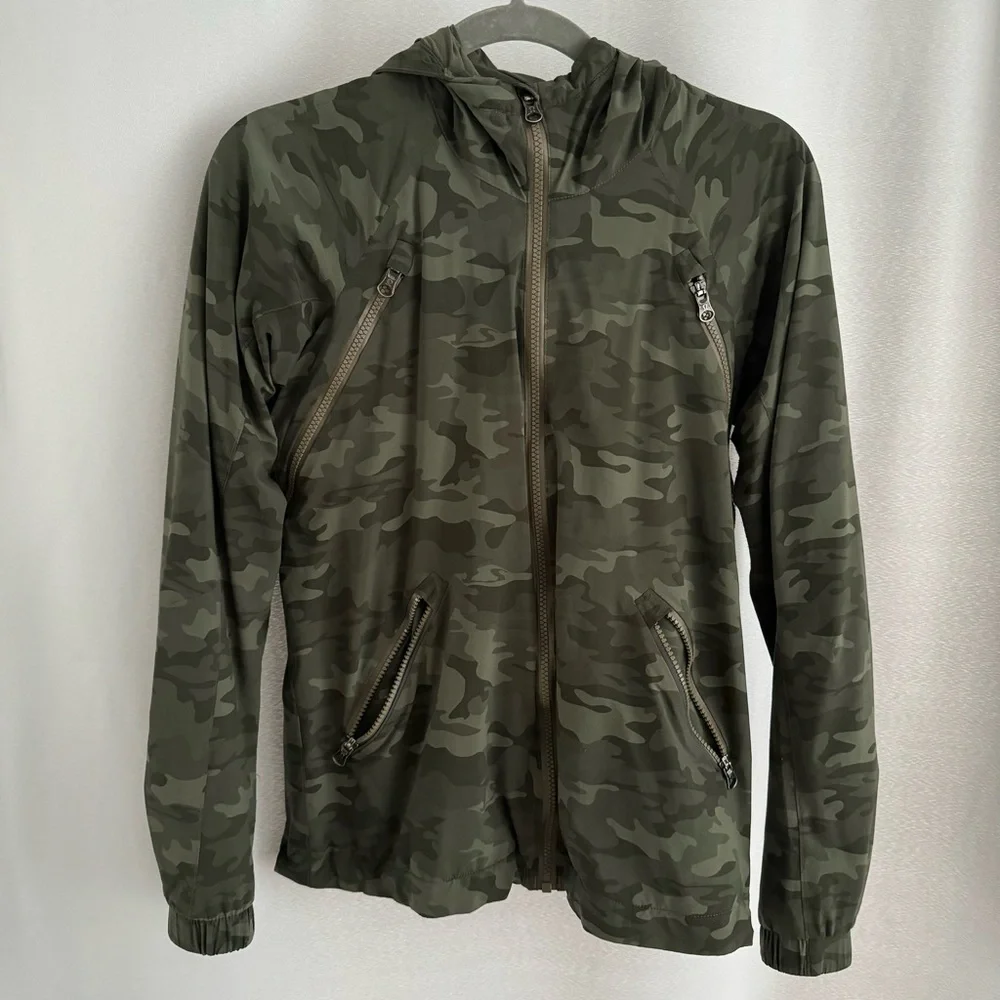 Lululemon Rise & Shine Jacket II Savasana Camo Fatigue Green